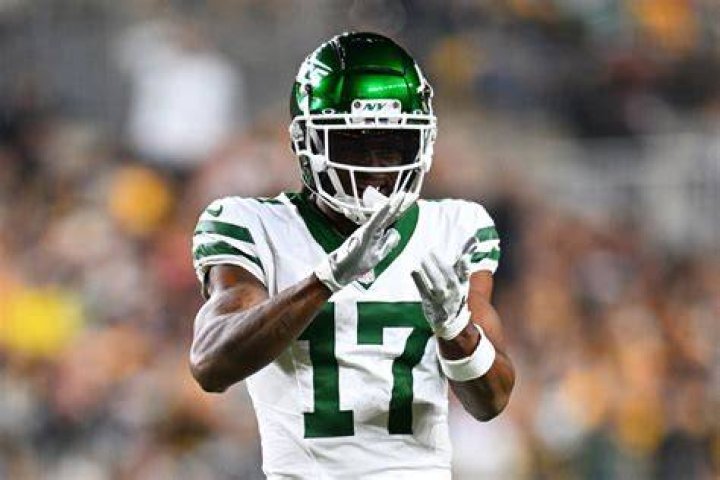 Davante Adams family, wife, children, parents, siblings 1 Davante Adams 1